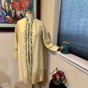 Yellow Spring Coat Tailored in Hong Kong w/ Green Embroidery - 1960s - sz 6